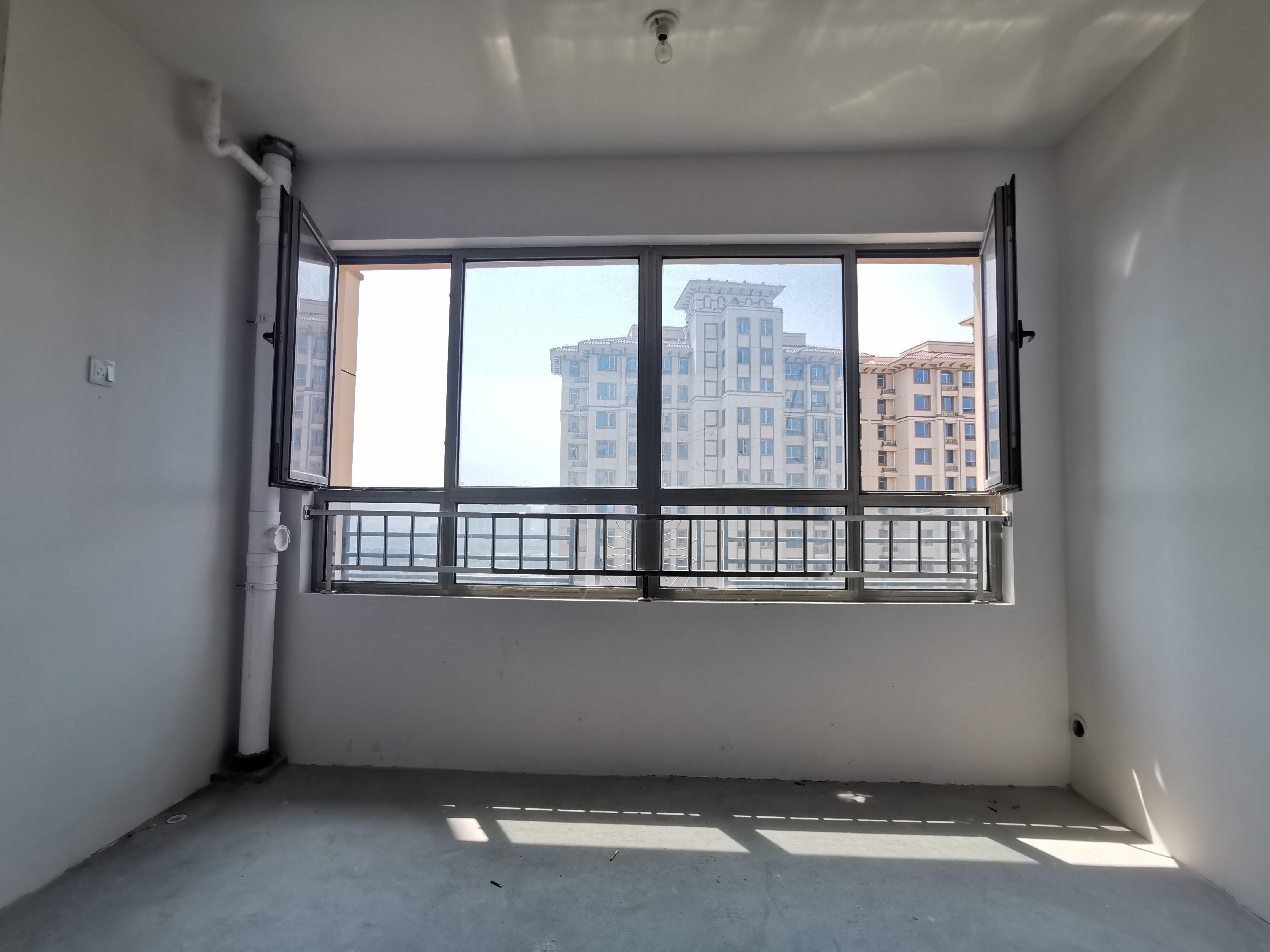 九年制学校价格洼地 港城一品 毛坯装修俱佳 随时看房