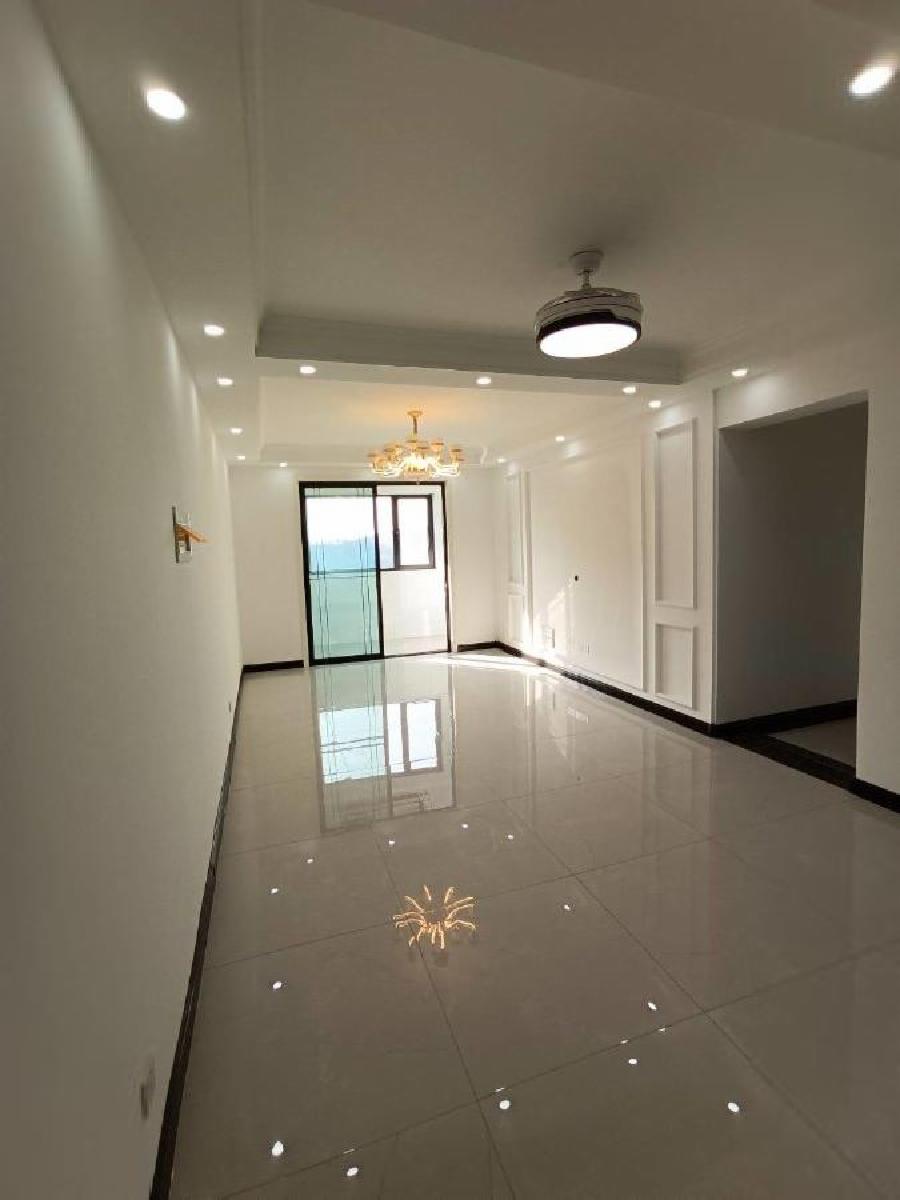 出门即是   孔望尚府精装三室145.8万楼层采光好