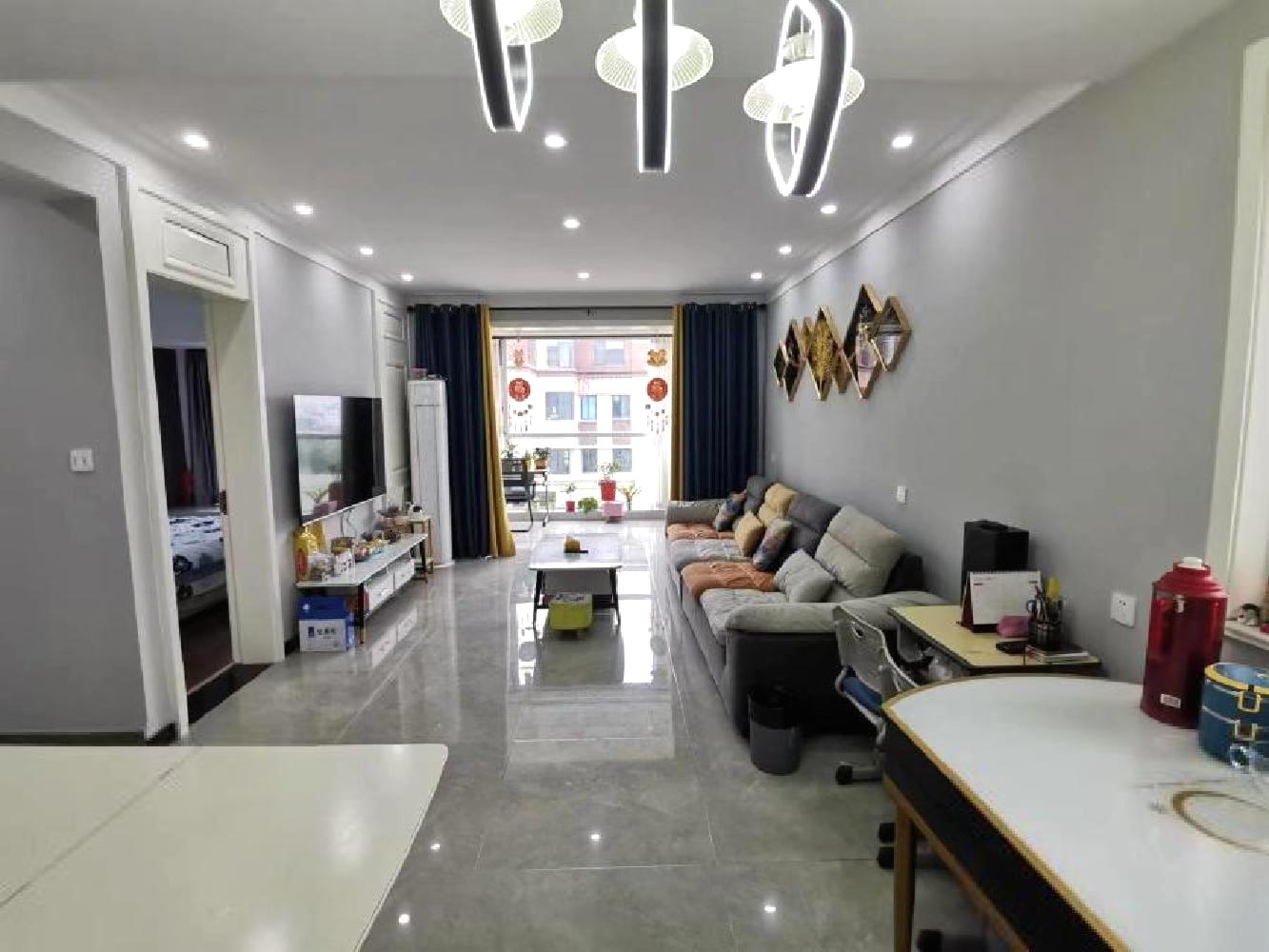 万达边50万装修叠墅亏售 新海云谷 看好可谈 装修别致