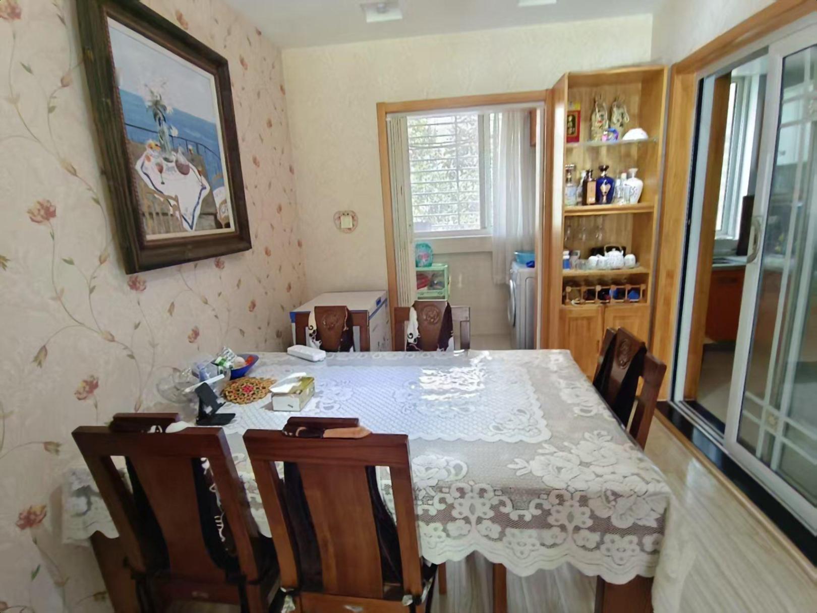 万达旁小院带有茶室！滨海名都精装 位置好 南北通透 采光充足