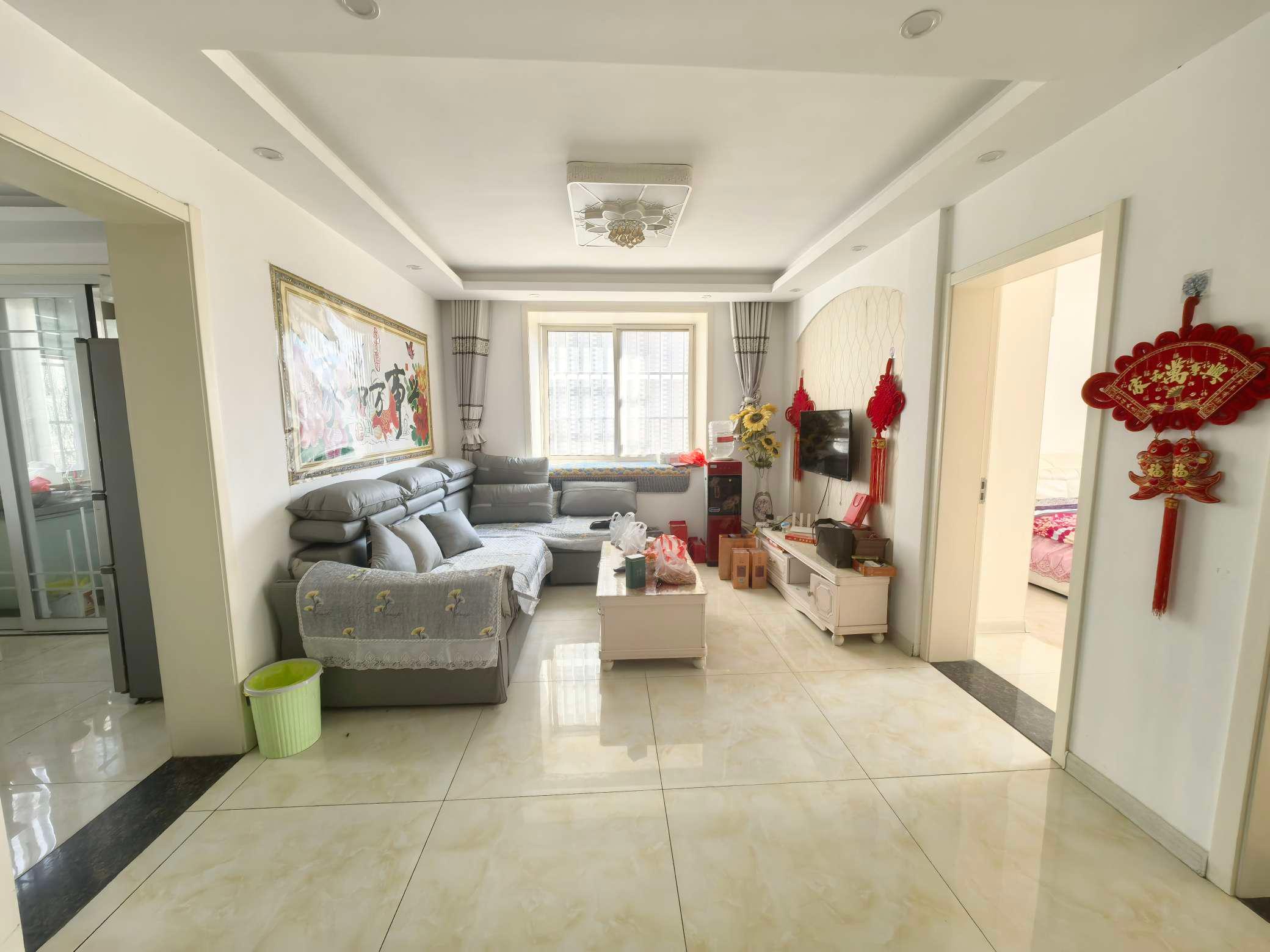 1楼千叶花园 精装修两室 旺旺家园滨海名都旁边