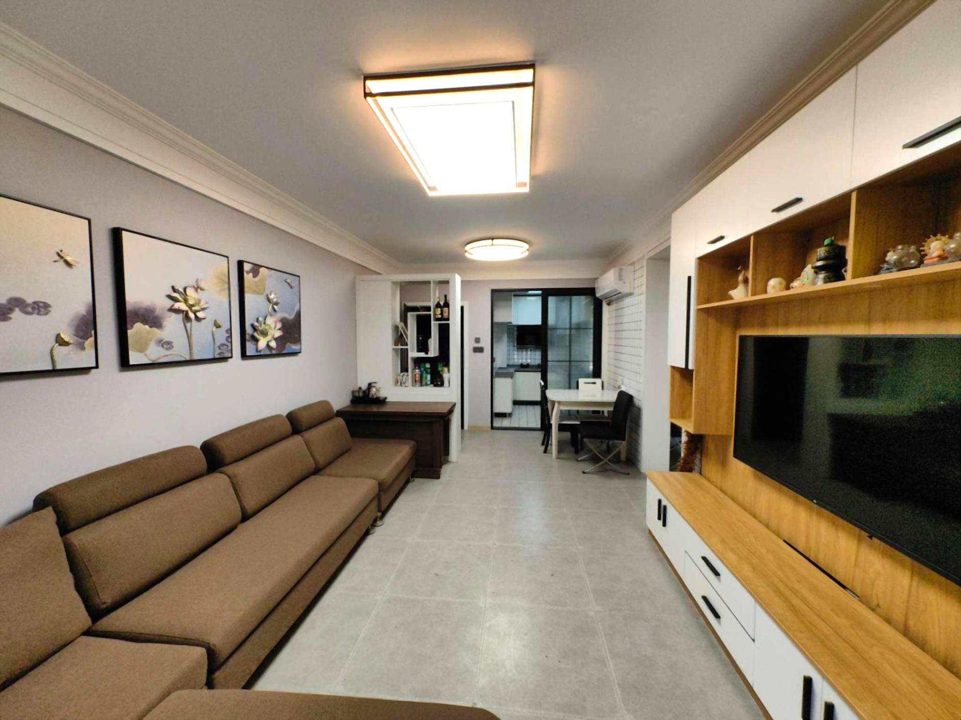 一楼院子 四季金辉 两室精装拎包入住 财信锦绣江南周边