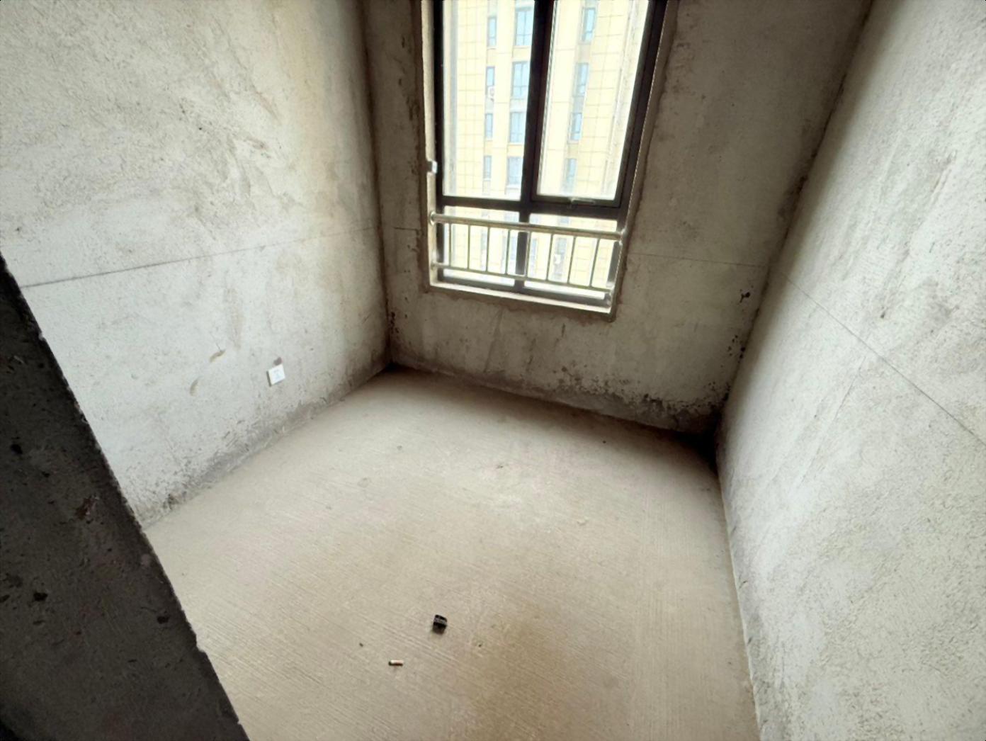 新出！万锦花园边户3室！120平68万！单价5600！