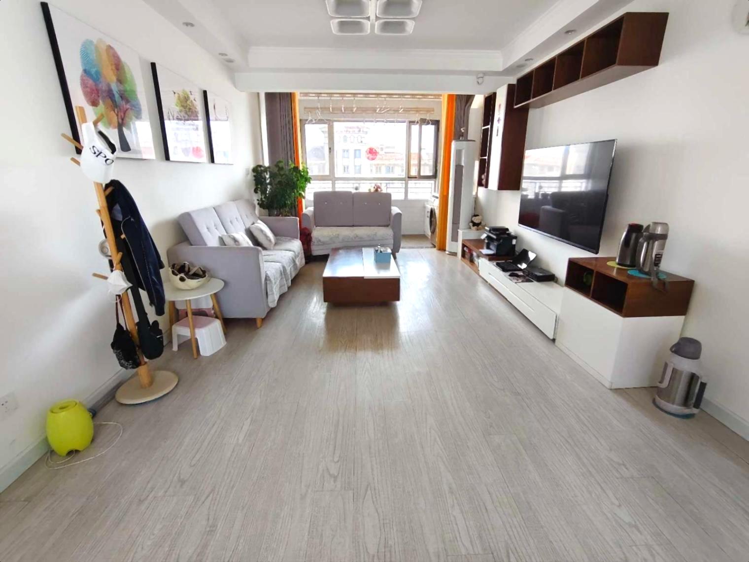 九年校2室1厅朝南 港城一品 精装修三室直接住 有扩充面积