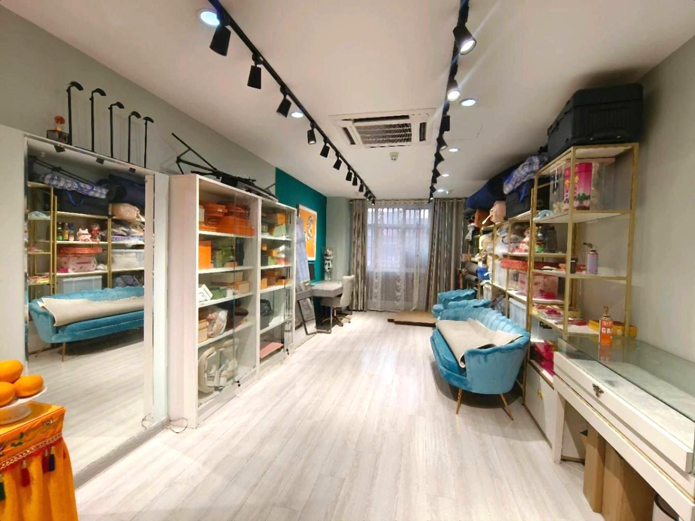 人民路口博威乐活街 小区门口奢侈品店 小额投资