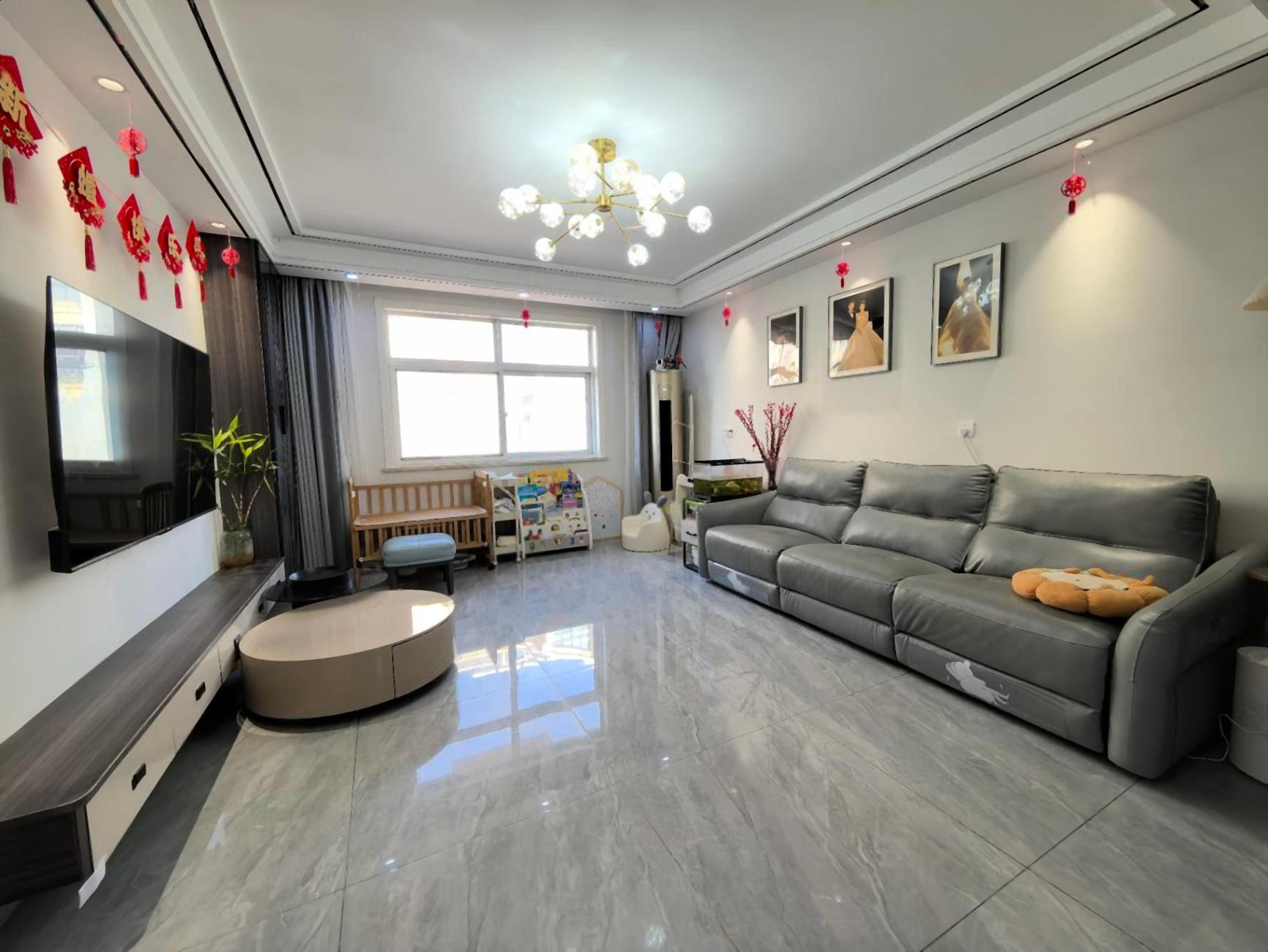 2014年房 三楼婚房装修全送 有汽车库 换房急卖 好说