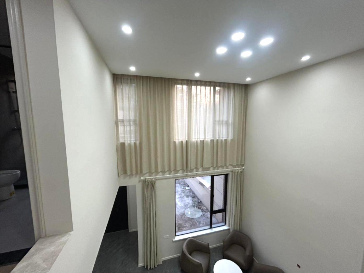 猴嘴别墅区 同科汇丰小镇 三层南北院子 客厅挑高 绿地优步边