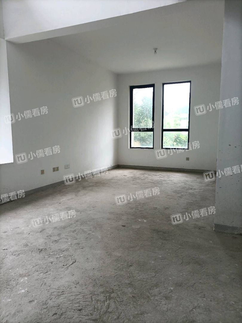 猴嘴别墅区边户 同科汇丰小镇 3层南北院 位置超好 绿地优步