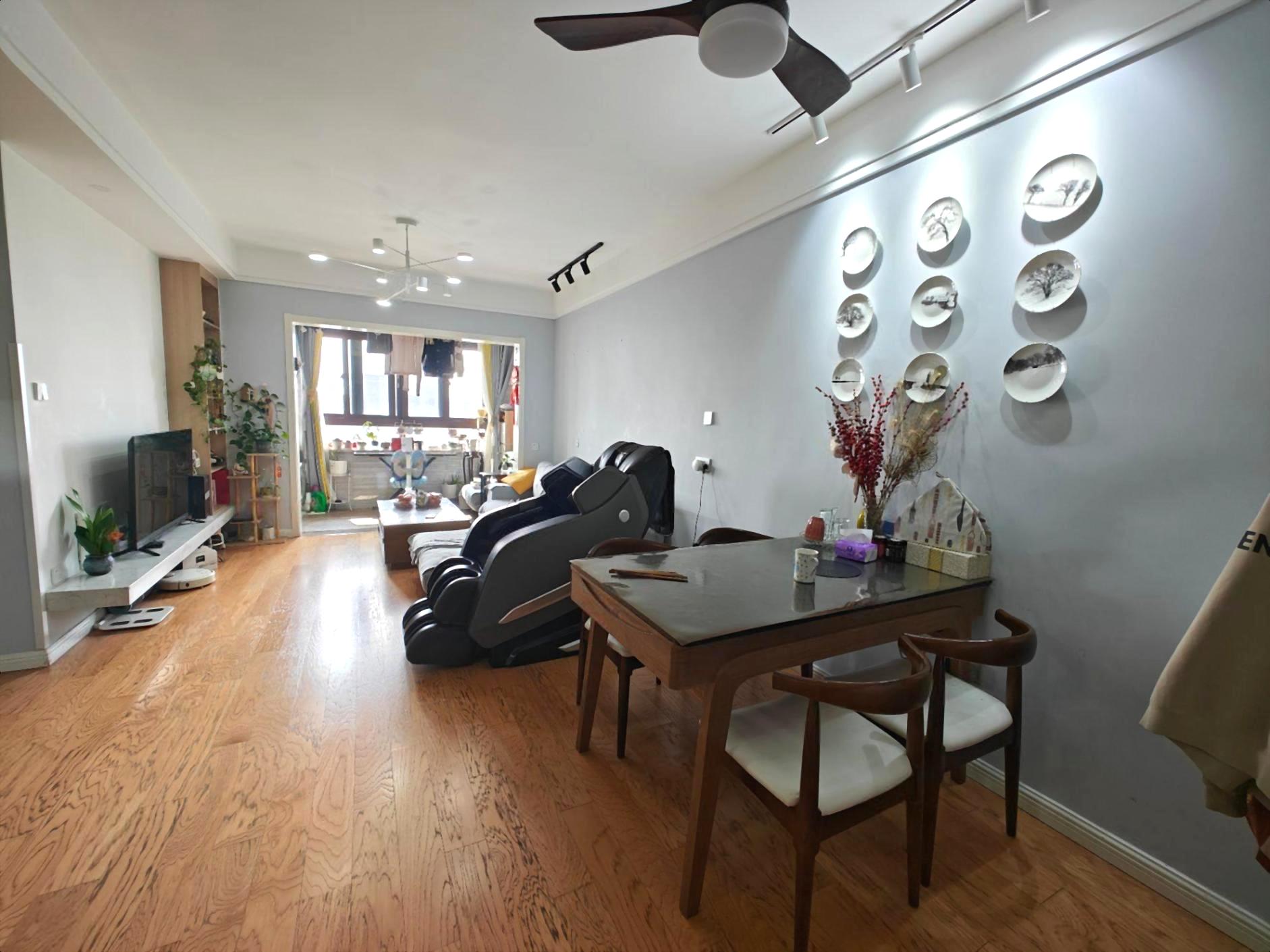 万达边高端房低端价 四季金辉三期 精装修中央空调地暖直接住