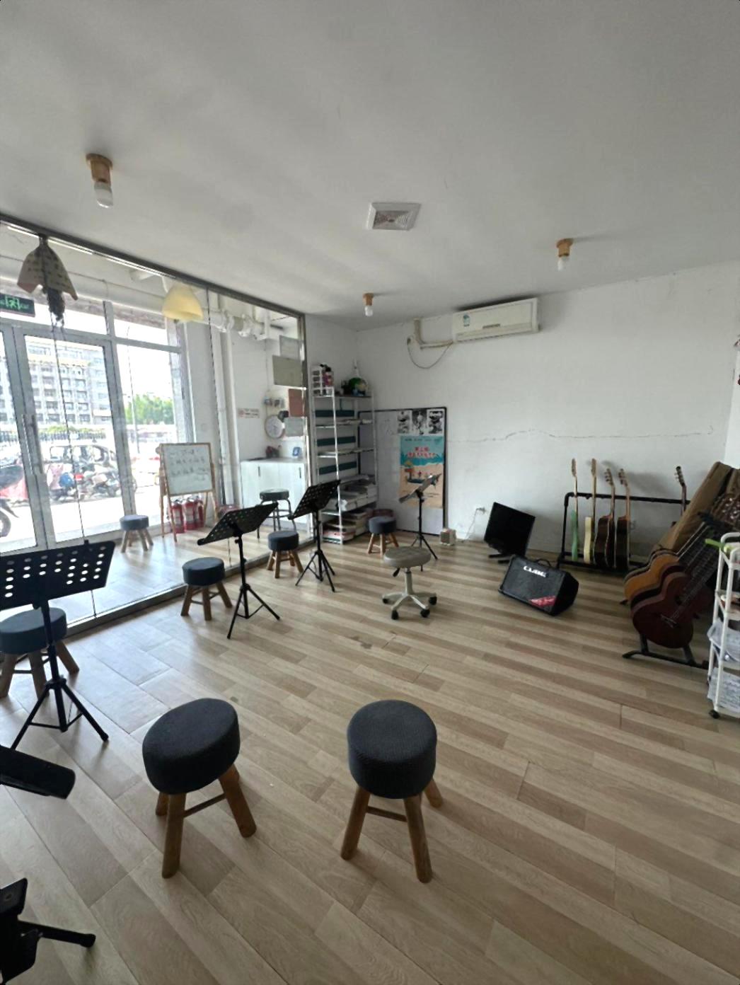 年前急卖苍梧校对面 凤凰名都 租金9.5万