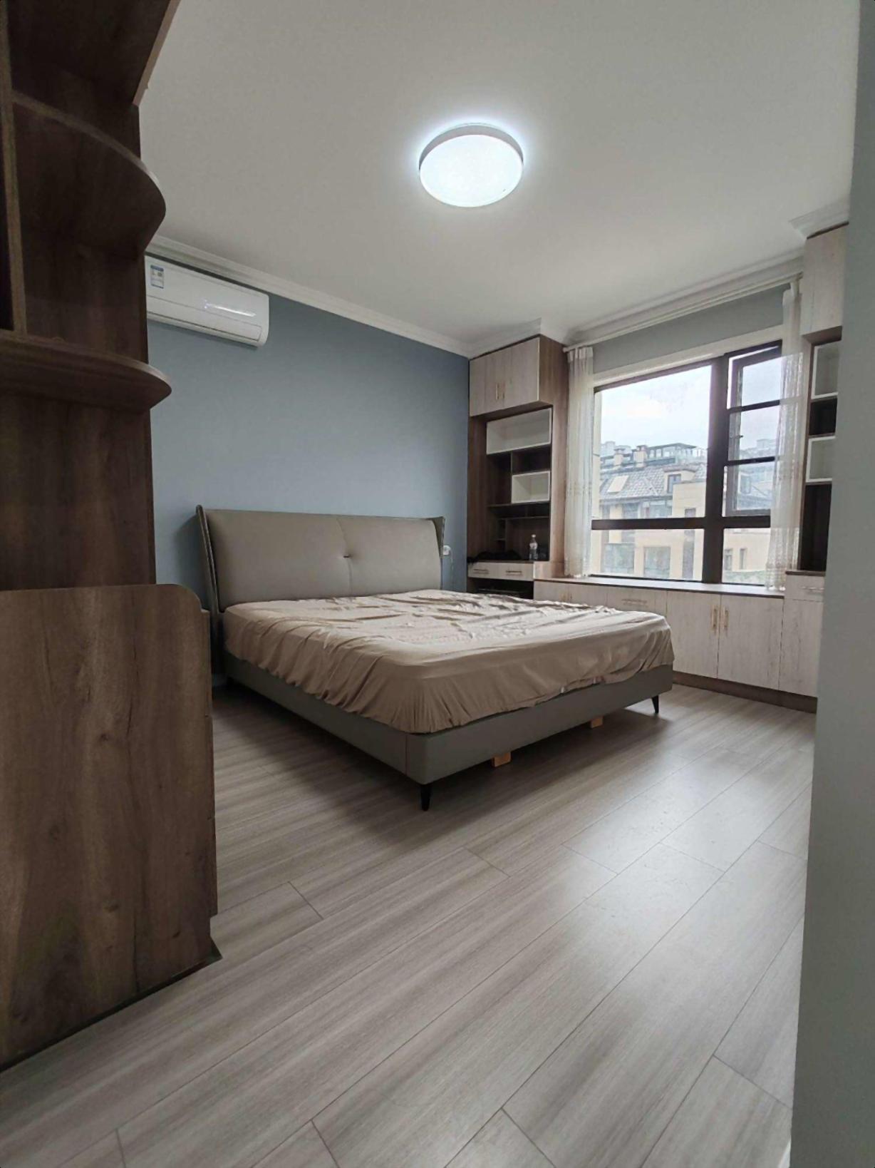 好谈！多层洋房！世纪凤凰城！精装修！边户！双卫！采光好！