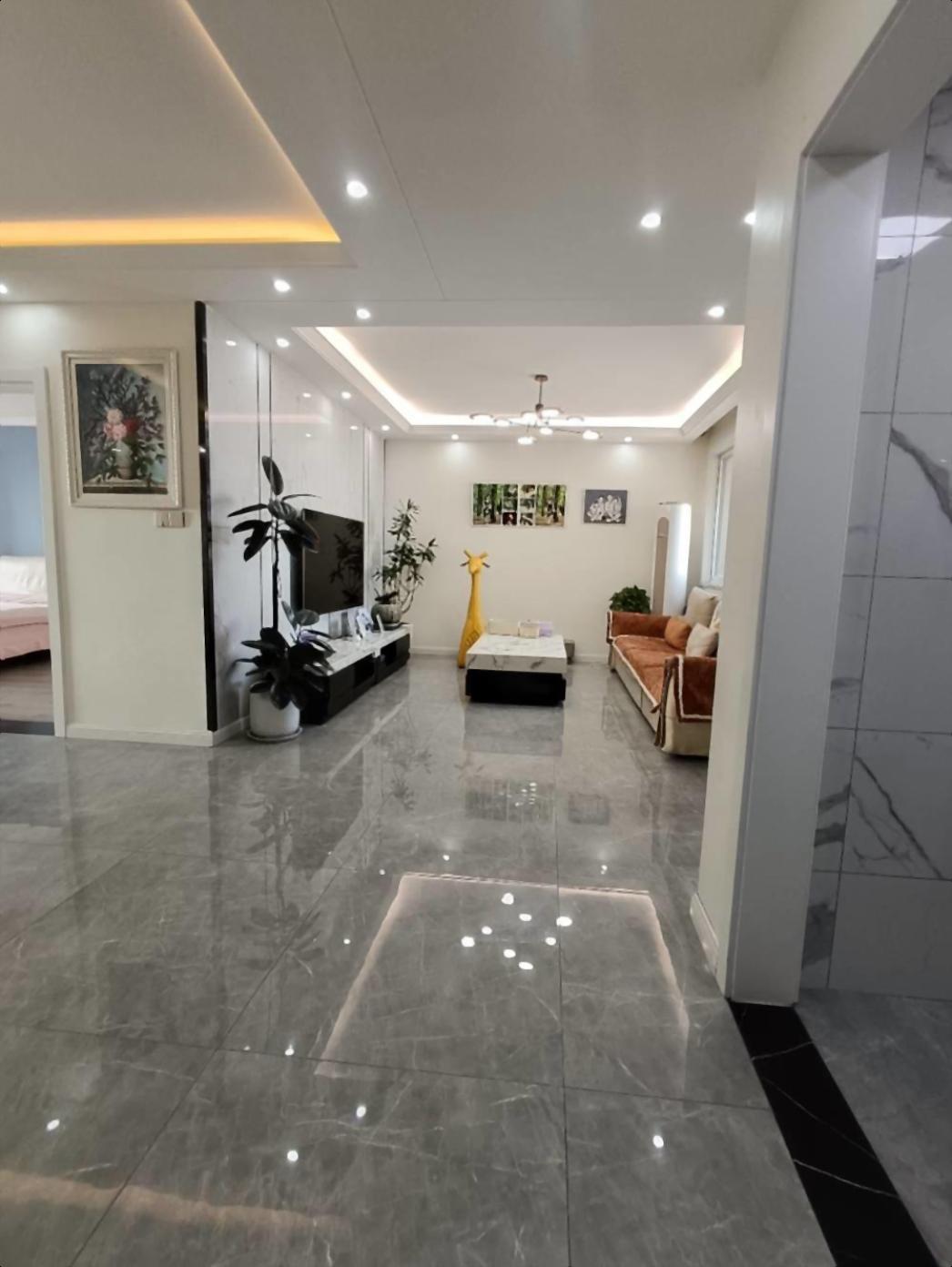 景山秀水三期  精装三室 好楼层 送车库 拎包就住