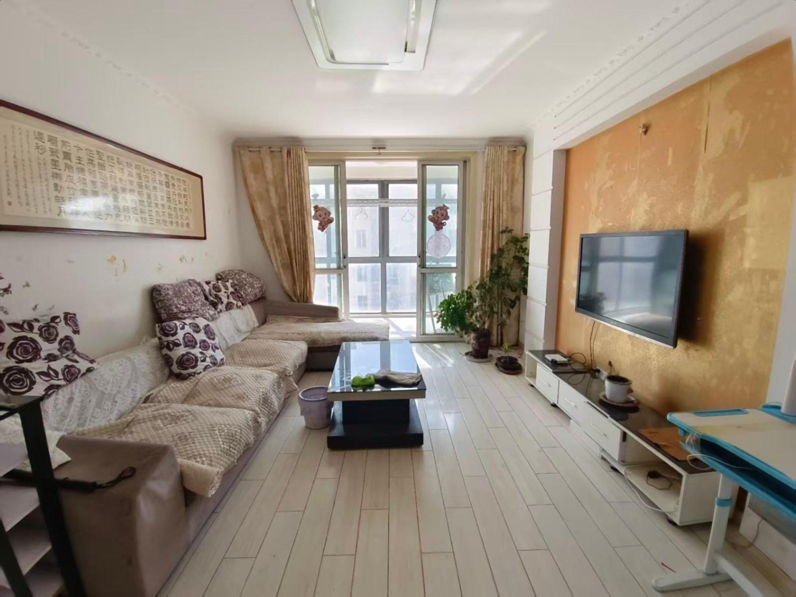 落地窗 大阳台 随时看房 连众滨海名都  户型南北通透