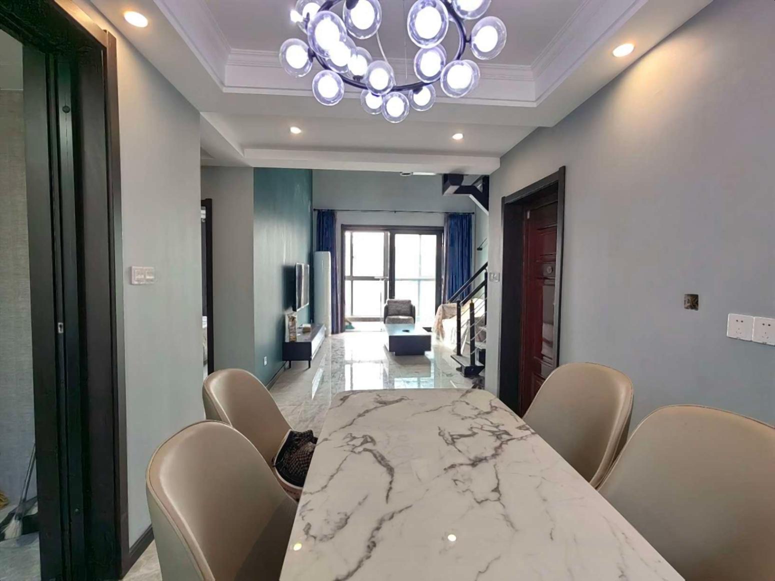 精装婚房！挑高复式送阳光房 连众滨海名都  三房两卫 随时看