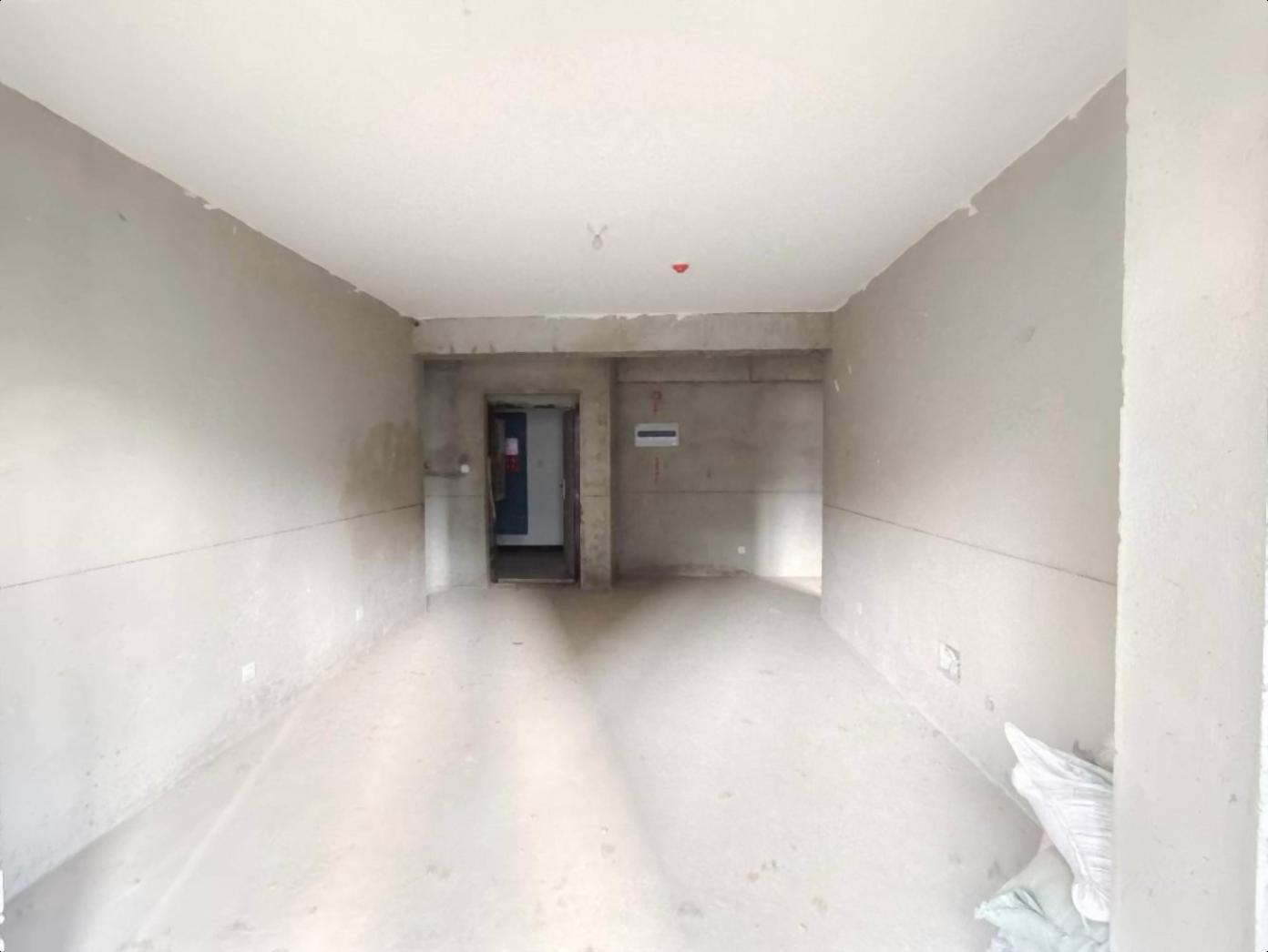 万锦花园 一楼带院子 南向采光好