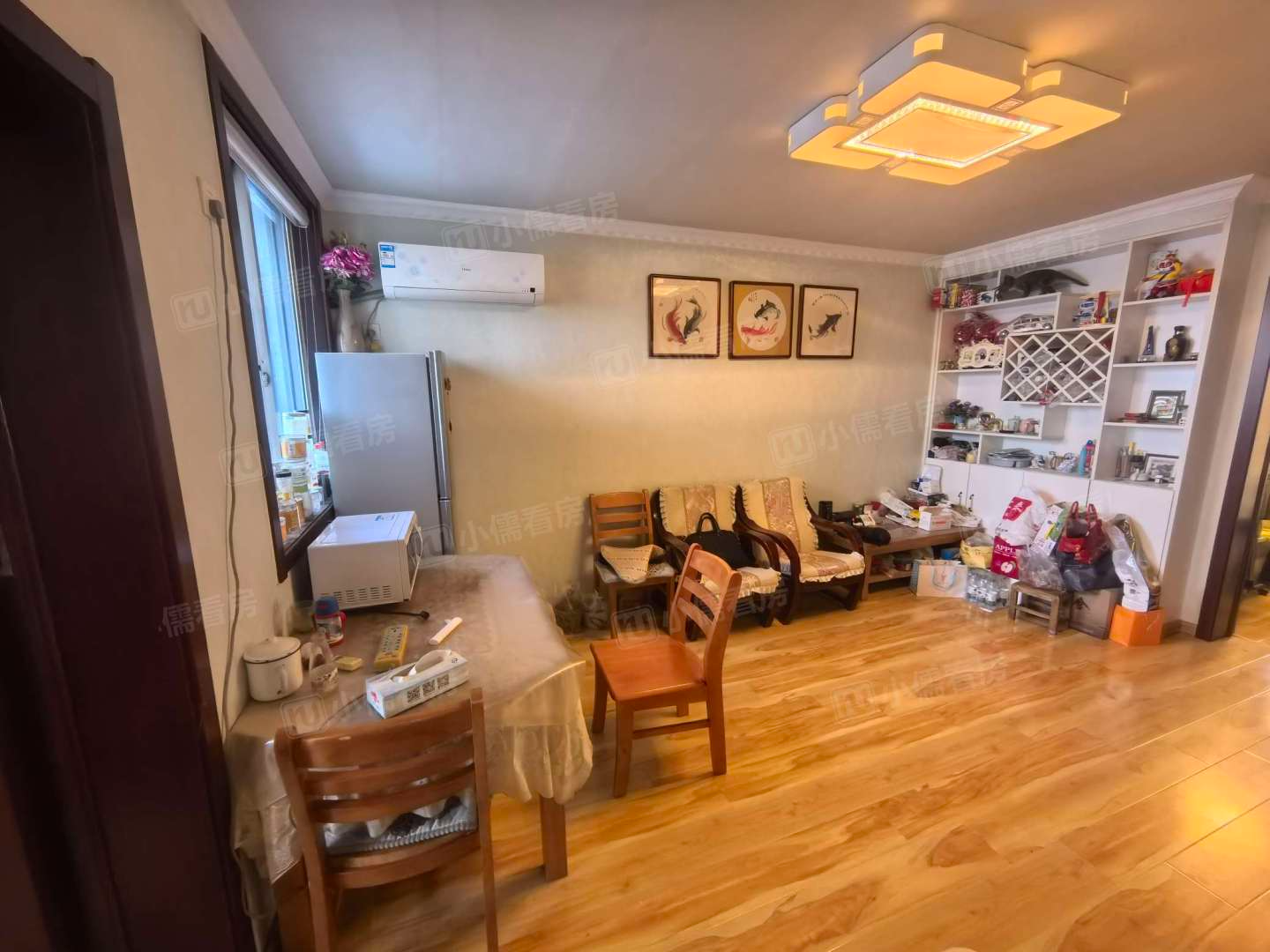 中医院西边 利群广场 中间楼层好装修直接住 出行方便